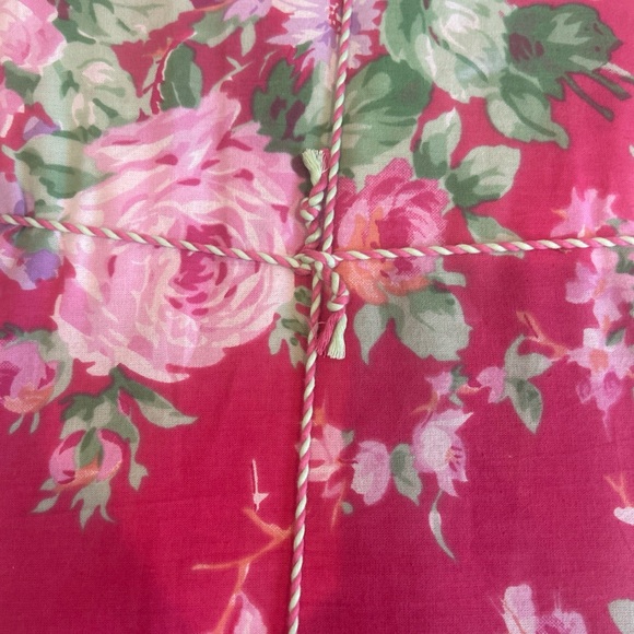April Cornell Cottage Rose tablecloth table cover 60" X 60" - Picture 4 of 5